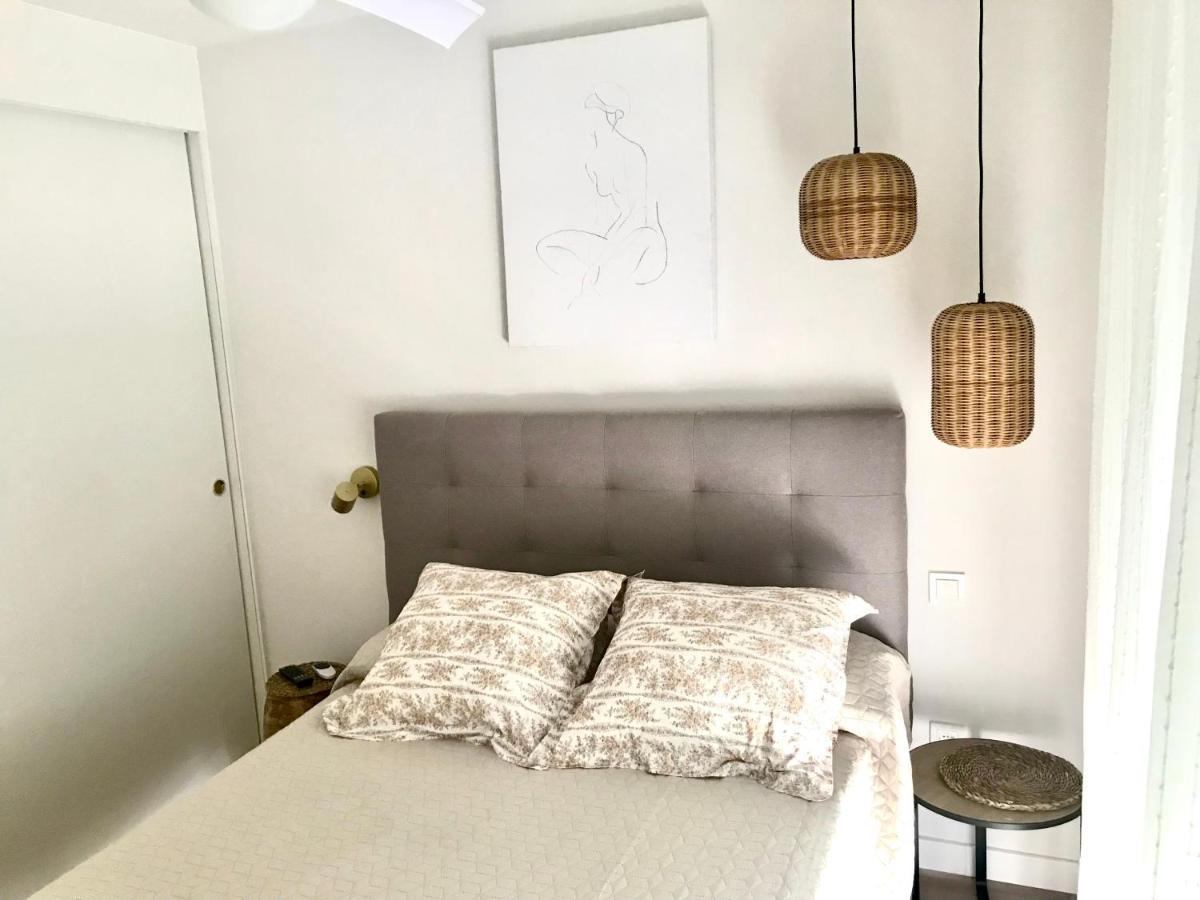 Apartamento Salinas ตอร์เรเวียคา ภายนอก รูปภาพ